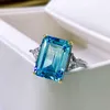 925 Sterling Silver Vintage Skapat Moissanite 10 * 14mm Rektangel Aquamarine Engagement Ring Kvinnor Bröllopsfest Fin smycken