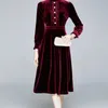 Hoge kwaliteit vrouwen herfst winter elegante fluwelen jurk festa lange vintage kantoor party robe femme ontwerper vestidos 210603