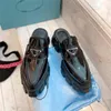 Prado Black Desinger Shoes Women Triangle Casual Monolith äkta läderskor Öka plattformen Sneakers CloudBust Classic Patent Matt Dvea