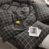 Juego de ropa de cama simple Funda de edredón a cuadros Funda de almohada Cómodo Producto para el hogar Ropa de cama transpirable Tela suave para el hogar 210706