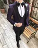 Alta Qualidade Um Botão Dark Roxo Noivo TuxeDos Peak Lapel Wedding / Prom / Jantar Groomsmen Homens Suits Blazer (Jacket + Calças + Vest + Gravata) W1358