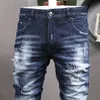 Jeans masculinos European Streetwear Men retro azul escuro Slim Fit Ripped Painted Designer Denim Punk