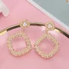 Stud Xuan Ngan Fashion Geometric Metal Pearl Earring Selling Gold Square Shaped Women's Chunky Hoops örhängen Minimalistiska smycken