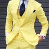 Abiti da uomo casual da uomo slim fit giallo per cantante 3 pezzi sposo tuxedo ballo palcoscenico moda uomo moda costume da sposa vestito con pantaloni X0909