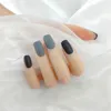 Falska naglar limfri slitstark fake clip mörkljusgrå matt tvåfärgs mittlängds stil full täckning färdig nagelkonst 24pcs