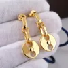 Europa Amerika Fashion Style Earring Lady Womens Goud/Zilver/Rose-kleur Metaal Gegraveerde V Initialen Hollow Out Flower Crazy in Lock Oorknopjes M69662