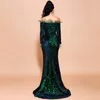 Lyx Svart / Vit / Grön Mermaid Paljett Klänning 2022 av axeln ärmar Celebrity Gown fjädrar Long Prom Formellt ha robe de soiree