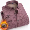 14色のメンズ大サイズフリース温かい格子縞のシャツクラシックスタイルのレギュラーフィットプラスベルベット太いカジュアル男性ブランド服220215