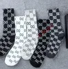 2021 Créateurs de mode Chaussettes pour femmes Cinq paires de luxe Sports Winter Mesh Lettre Chaussettes imprimées avec boîte