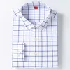 Chemise à manches longues à manches longues pour hommes à manches longues à carreaux à carreaux standard / rayures décontractées imprimées à rayures Shirts 210626