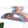 10 stks / partij Plastic Hangers Arc Shape Antislip Coat T-shirt Kleding Hanger Thuis Garderobe Badkamer Outdry Drying Racks White Pink 210318