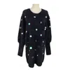 Weiß Schwarz Polka Dot O Hals Langarm Strickpullover Kleid Lose Mini Kurz Winter Herbst Pailletten M0216 210514