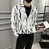 Hommes chemises décontractées coréen col en v 2021 automne à manches longues mince Chemise rayée jeune Social Streetwear discothèque Chemise Homme