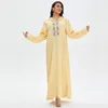 الملابس العرقية المسلمة لباس بيجاماس أزياء الأزياء الطويلة الطويلة الطول تطريز كبير بالإضافة إلى رداء الشرق الأوسط الحجم