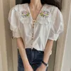 Korejpaa femmes chemise été coréen rétro doux broderie fleur dentelle couture revers simple boutonnage manches bouffantes Blouses 210526