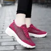 2021 Scarpe da corsa di design per le donne Bianco Grigio Viola Rosa Nero Moda uomo Scarpe da ginnastica Scarpe da ginnastica sportive all'aria aperta di alta qualità taglia 35-42 wp