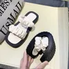 Rimentische zomer Casual Folds Flat Sandals Dames Comfortabele Zachte Vierkante Teen Slippers Vrouw Outdoor Fashion Beach Flip Flops 210528