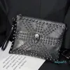 Sac à bandoulière design Embrayage pour homme Punk Éléments Messenger Sac de luxe Skull Motif Sacoche Pochette Pochette Fashion Rivets Hommes Hangbags Soft