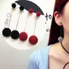 Orecchini pendenti di personalità della sfera di peluche nera rossa di modo per il regalo dei gioielli delle donne Dichiarazione rotonda dell'orecchino di goccia della nappa lunga semplice