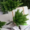 Decorazioni natalizie 30pcs Albero Rami di pino artificiale Foglie verdi Ghirlanda di aghi Giardino domestico Piante abbellite Aghi