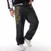 男性ストリートダンスヒップホップジーンズファッション刺繍黒緩いボードデニムパンツ全体男性ラップヒップホップジーンズプラスサイズ46