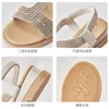 Nya sommar Kvinnor Skor Sandaler Små sluttning med Rhinestone Casual Shoes Outdoor Mid-Heel All-Match Temperament Designer Sandaler Y0608