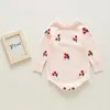 女の赤ちゃん花の衣装服春のスタイルのチェリーロンパースピンクの甘い長袖ニットウールジャンプスーツ210429