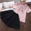 Urso Líder Meninas Princesa Dos Desenhos Animados Bunny Roupas Sets Kids Bebê T-shirt e Saia Roupas Crianças Preppy Casual Casual Terno bonito 2-6Y 210708