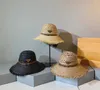 Concepteur herbe tresse triangle bouchon bouchon large bord chapeau chapeau de mode hommes femmes femmes ajustées chapeaux de haute qualité chapeaux de soleil paille