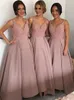 2021 Blush Tanie Kraj Druhna Suknie Najlepsze V Neck Top Beaded Satin Bohemian Suknie wieczorowe Cześć Niski Backless Prom Suknie Maid of Honor Dress