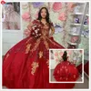 2022 Superbes robes de quinceanera rouges avec embellissement d'or Soucieux Sweet 16 Elegant Off Ops Corset Corset Chambres de la fête de famille WJY591