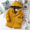 赤ちゃん男の子のコート子供の子供秋冬のジャケット暖かいアウターウインドブレーカー子供のジャケットは子供のためのフード付きコートH0909