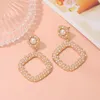 Stud Xuan Ngan Fashion Geometric Metal Pearl Earring Selling Gold Square Shaped Women's Chunky Hoops örhängen Minimalistiska smycken