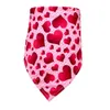 Cães vestuário Valentine Day Cães Bandana com coração e amor design triângulo bibs pet lenço acessórios para cães médios a grandes lábios vermelhos