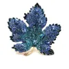 Vinterskog Inspiration Full Pave Crystal Blue Canadian Maple Leaf Broach Pins Pendant för Women Coat Sweater Cape Cloak Suit