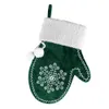 Guanti decorativi per calze natalizie rosso / verde con polsini e pompon in pelliccia artificiale bianca per decorazioni natalizie e per feste HH21-824