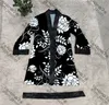 Top Black Bath Robe Hipster Högkvalitativ Kvinnors Designer Sleepwear Hem Badrum Oudoor Privat Swimmingpool Lyx Kläder