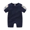 Detaljhandel / Partihandel Nyfödd 0-24m Baby Rompers Onesies Bomull Pocket Jumpsuit One-Piece Bodysuits Toddle Infant Kids Designer Kläder