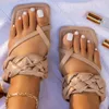 2021 Pantofole di nuova marca Weave Leather Women Sandalo Ladies Clip Toe Flat Casual Slides Summer Outdoor Beach Infradito da donna CVH45634TY3