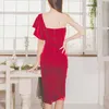 Toast röd kostym värd det årliga mötet med klänning kvinnlig vinter aristokratisk temperament middag fest 210602