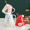 Canecas Chapéu de Santa Claus dos desenhos animados Garrafa de água cerâmica impressa com a colher da tampa Crie uma atmosfera festiva Caneca de café bonito
