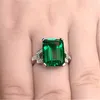 Anéis de Casamento Vintage Masculino Feminino Verde Cristal Jóias Delicadas Cor Prata Para Mulheres Homens Anel De Noivado Quadrado Zircão