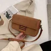 Borse Sconto inverno e borsa piccola smerigliata invernale da donna nuova versatile borsa quadrata con ascella a tracolla rossa a tracolla