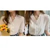 Vintage Lace med knapp Lady's Top Short Sleeve Sommarpuff Vit V-Collar Chiffon Blouse Slim Cardigan T Shirts 10051 210521