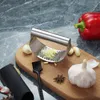 304 Stainless Steel Manual Garlic Press Curved Garlic Grinding Slicer Chopper Multifunction Cooking Gadgets Knoflookpers tools1030387
