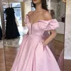 Elegant Off Shoulder Prom Dresses Puffy Sleeve 2022 Simple Long Pink Satin Formele Avondjurken Zoete 16 Jurk Speciale gelegenheden Dragen met zakken