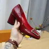 Madeleine Pumps Luxury Women Shoes Chunky Heel 여성 디자이너 신발 새로운 도착 드레스 신발 크기 35-42 모델 HF01