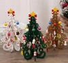 Decorazioni natalizie per bambini in legno fatte a mano con disposizione tridimensionale della scena dell'albero