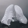 Andningsbara Mens Running Skor Top Högkvalitativ Svart Vit Brun Luxurys Designers Män Sport Sneakers Trainers Outdoor Jogging Walking