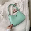 Handväska online och atmosfärisk bärbar liten väska kvinnors nya mode pu kvadratisk version sling axel